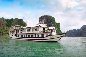 Cozy Bay Classic Cruise